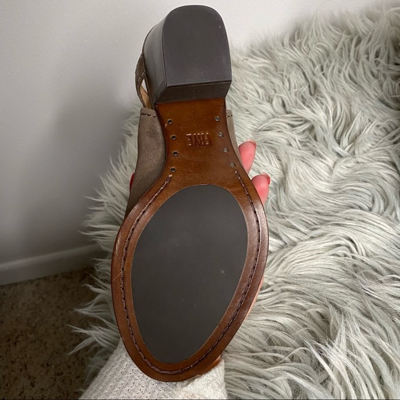 NIB Frye Dani Shield Sling in Dark Taupe - Picture 3 of 8